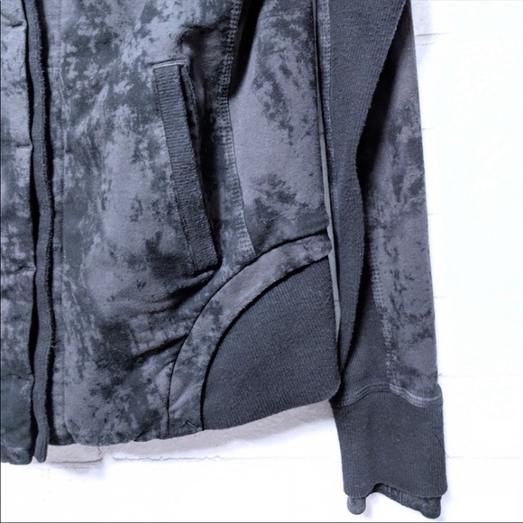 Lululemon - Picture 6 of 8